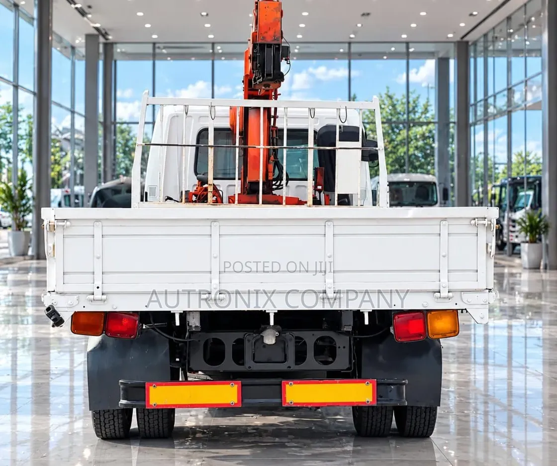 Mitsubishi FUSO Fighter Crane