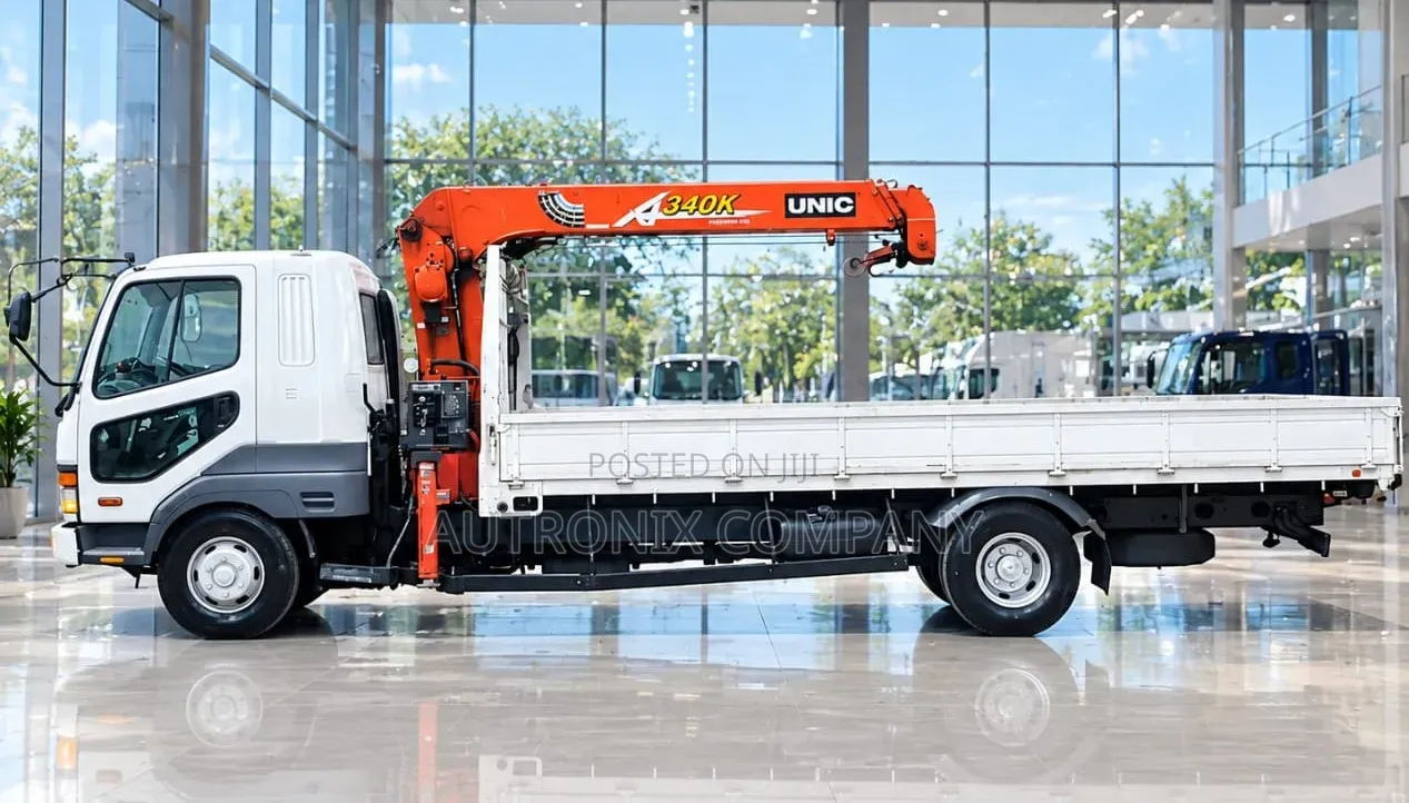 Mitsubishi FUSO Fighter Crane