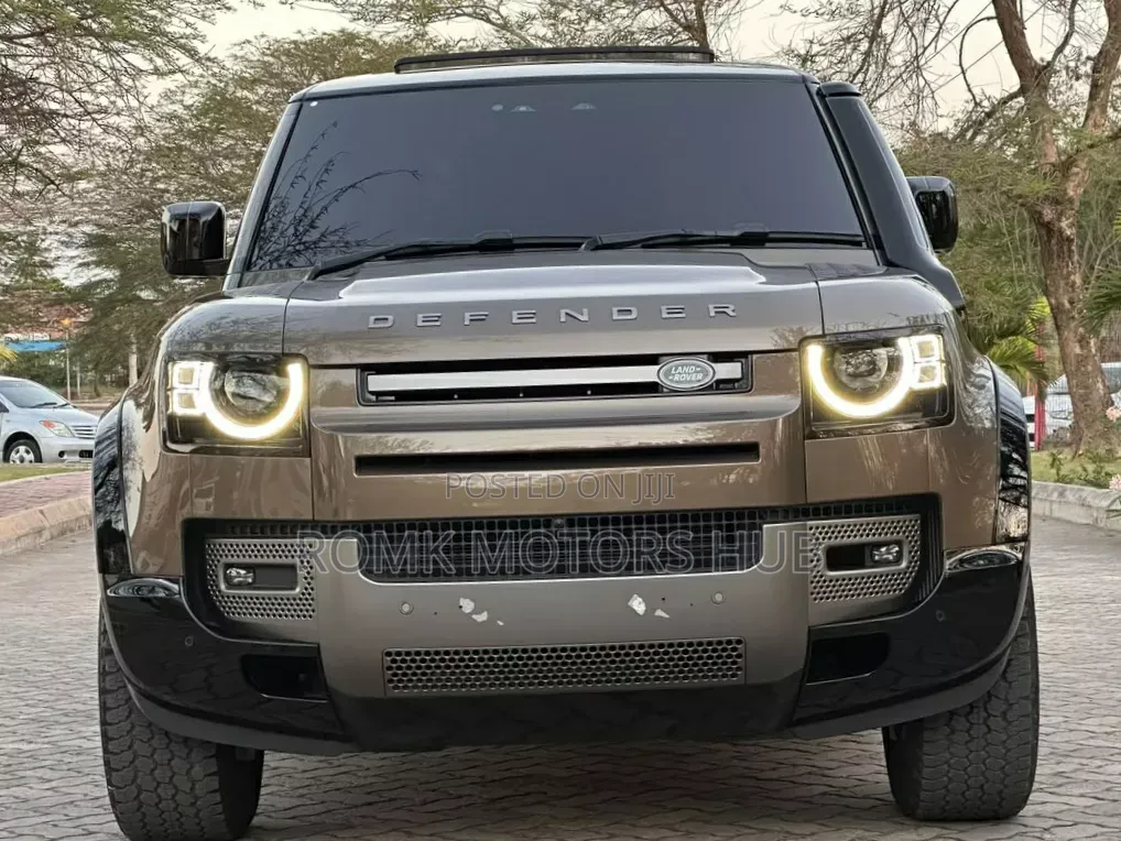 Land Rover Defender 2025 Brown