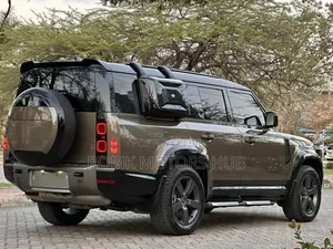 Land Rover Defender 2025 Brown