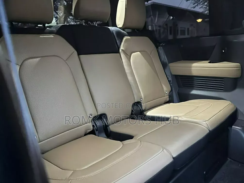 Land Rover Defender 2025 Brown