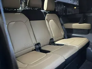 Land Rover Defender 2025 Brown