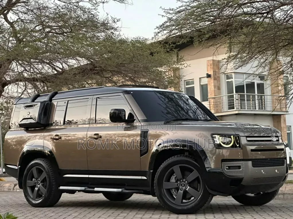 Land Rover Defender 2025 Brown