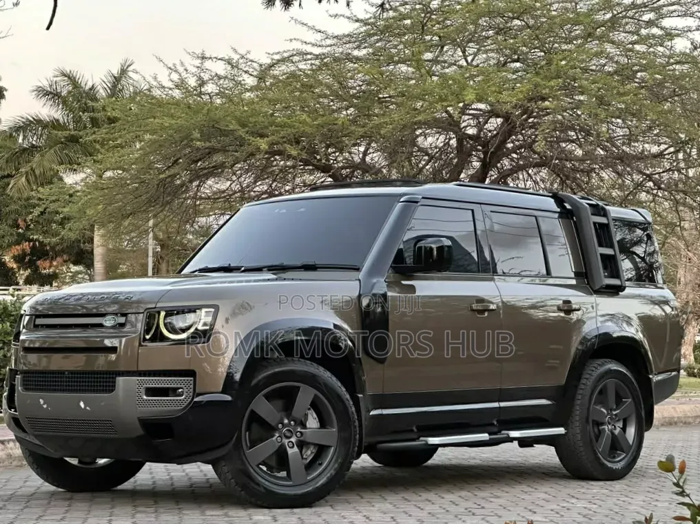 Land Rover Defender 2025 Brown