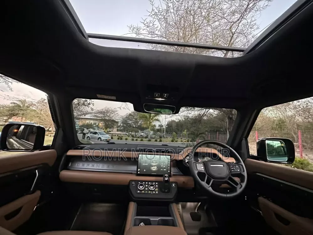 Land Rover Defender 2025 Brown
