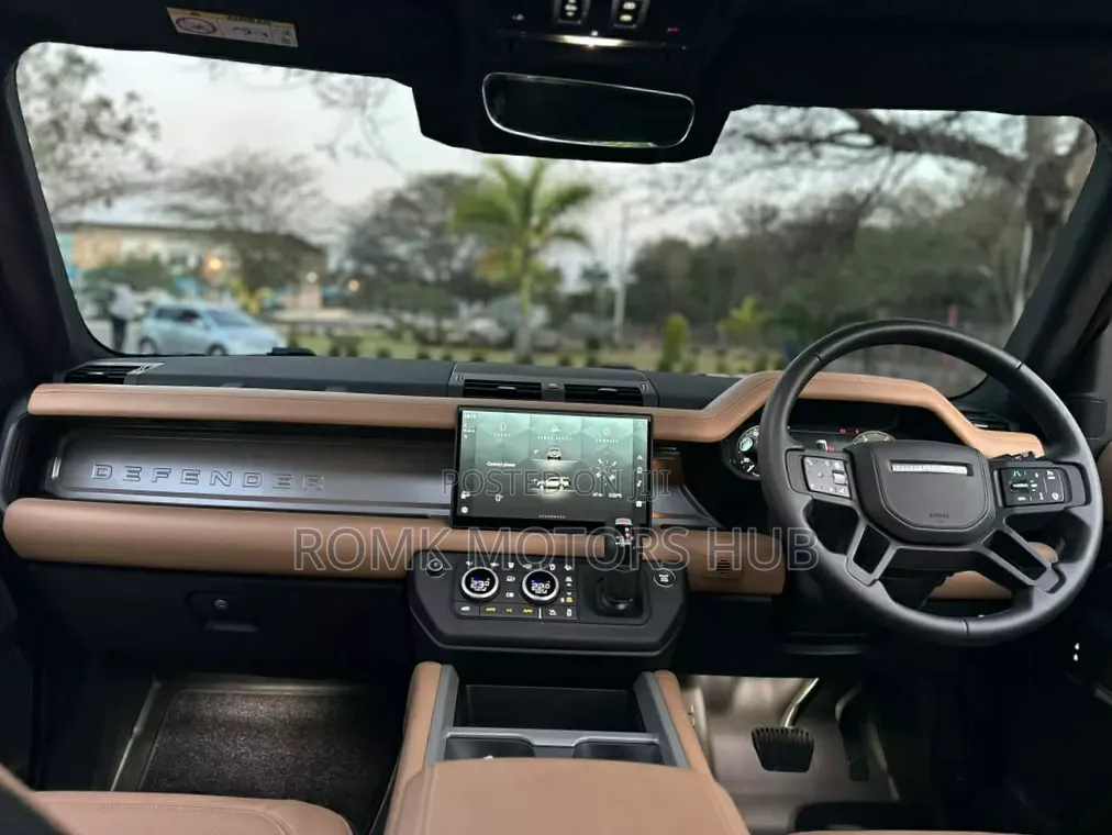 Land Rover Defender 2025 Brown