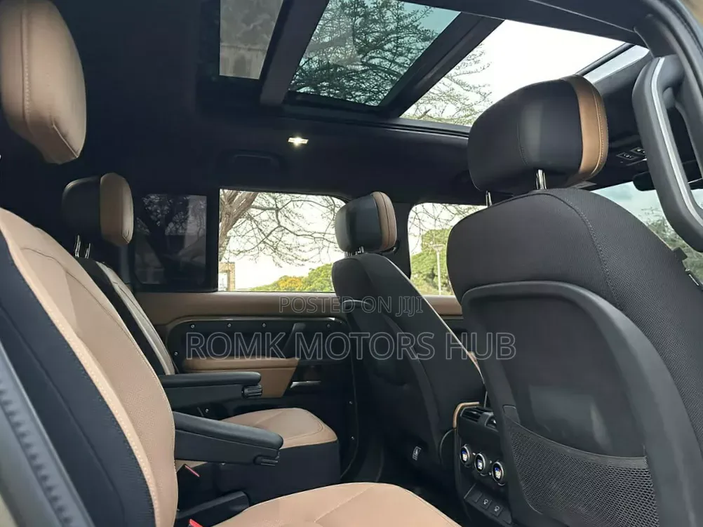 Land Rover Defender 2025 Brown