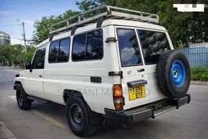 Toyota Land Cruiser 2007 White
