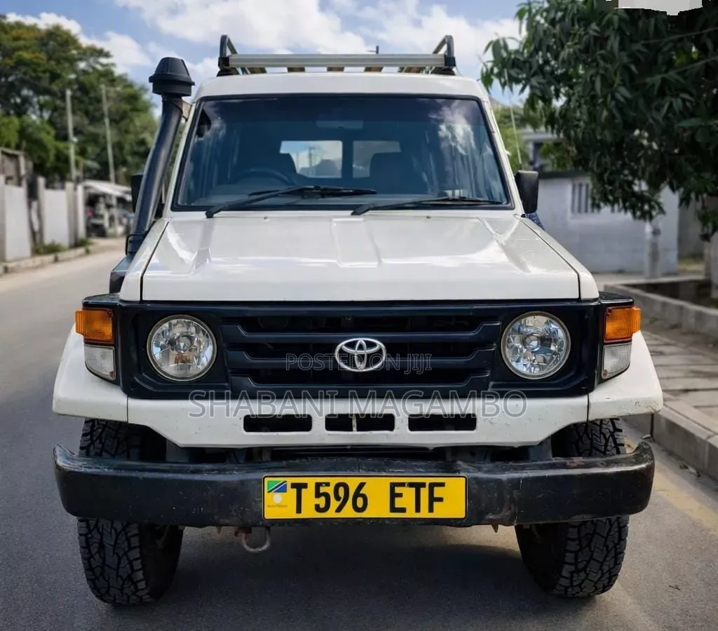 Toyota Land Cruiser 2007 White