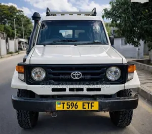 Toyota Land Cruiser 2007 White
