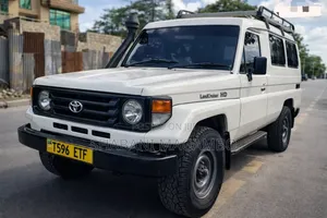 Toyota Land Cruiser 2007 White