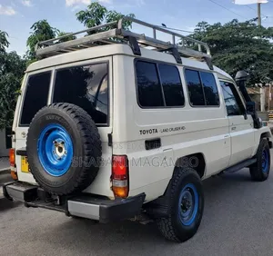 Toyota Land Cruiser 2007 White