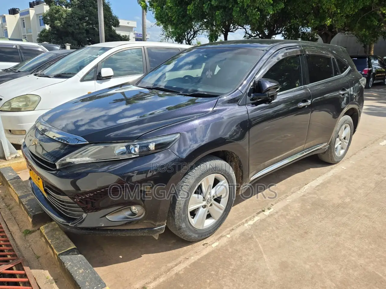 Toyota Harrier 2.0 4WD 2015 Black