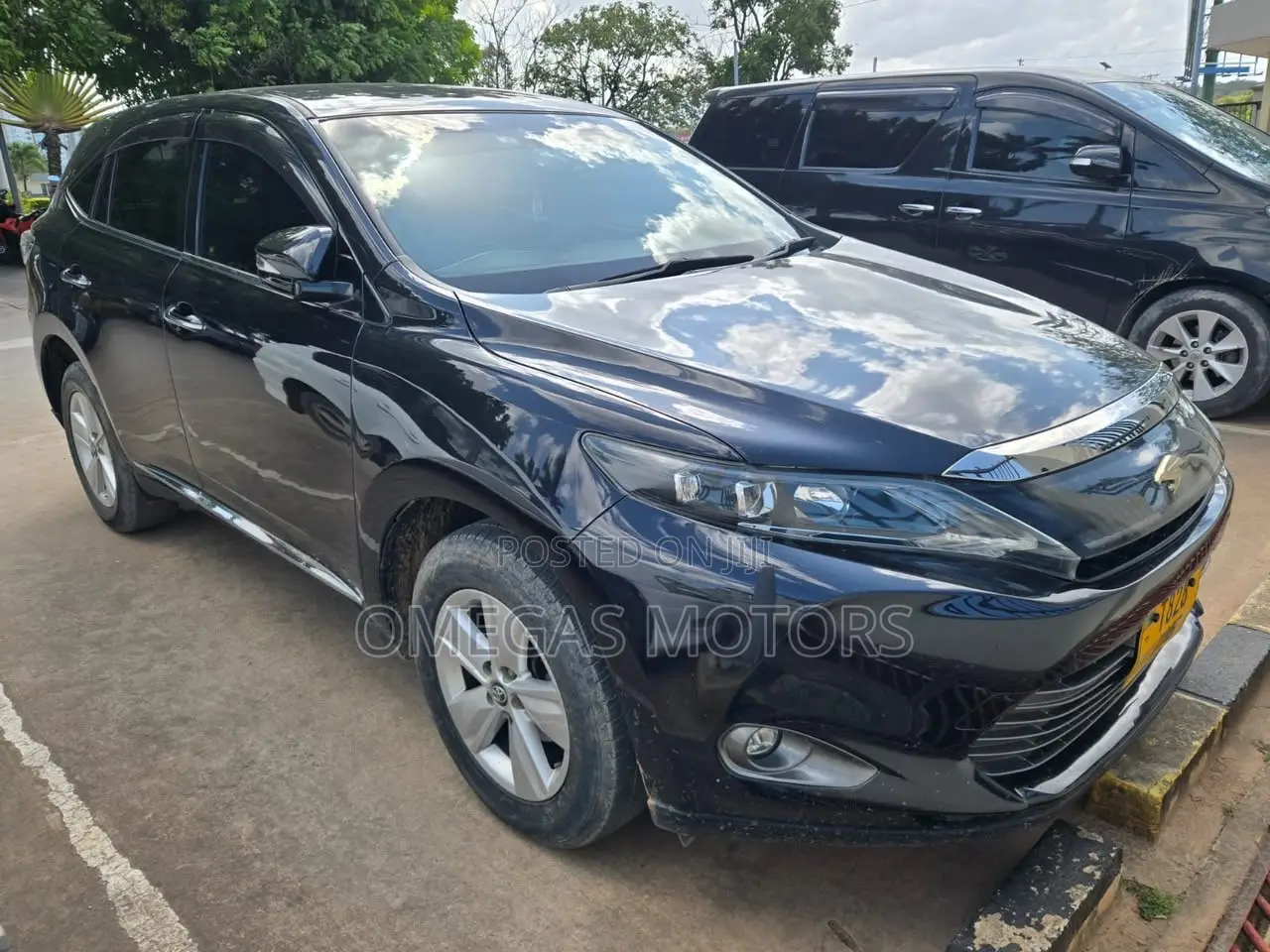 Toyota Harrier 2.0 4WD 2015 Black