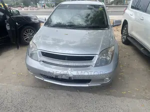 Toyota IST 2005 Silver