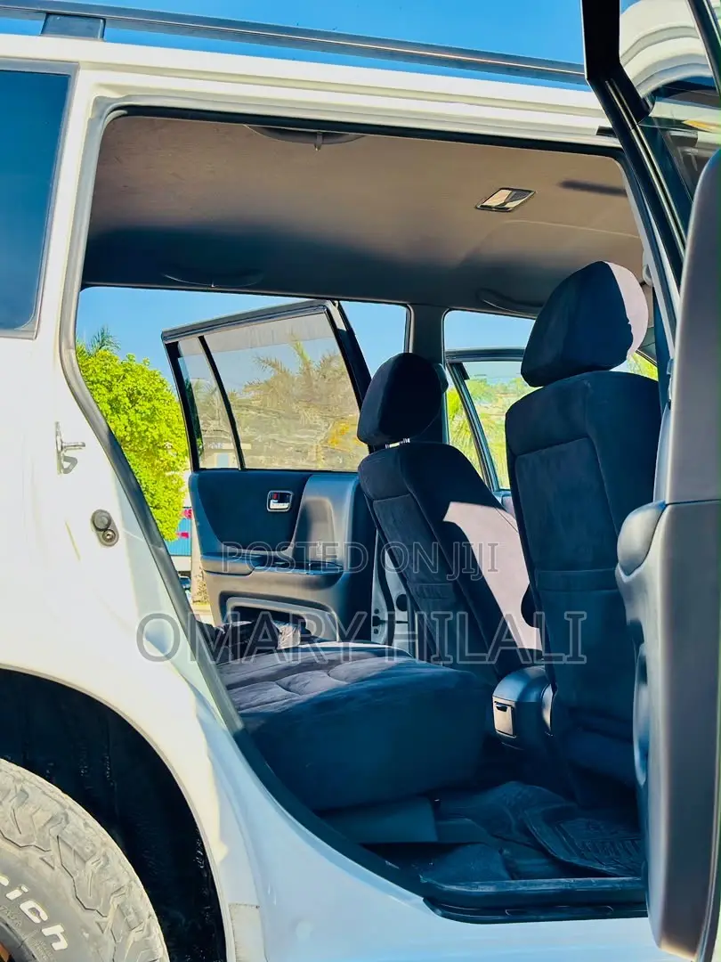 Toyota Kluger 2002 White