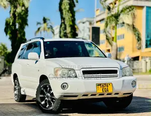 Toyota Kluger 2002 White