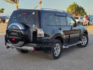 Mitsubishi Pajero 3.0 2010 Matt Black