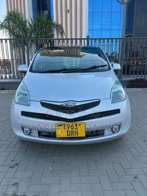 Toyota Ractis 1.5 FWD 2006 Silver