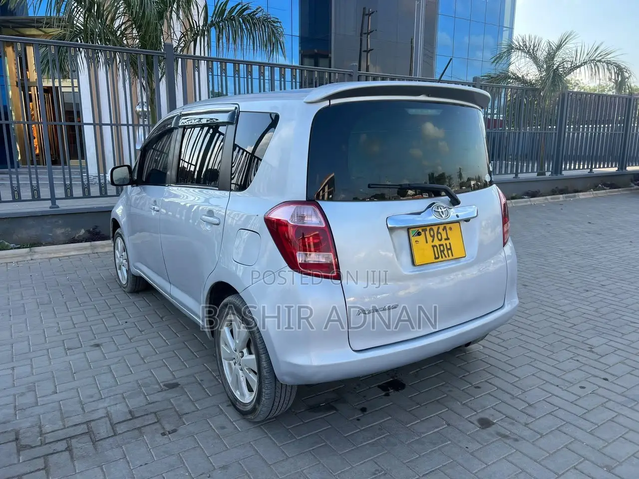 Toyota Ractis 1.5 FWD 2006 Silver
