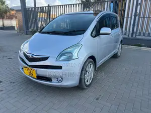 Toyota Ractis 1.5 FWD 2006 Silver