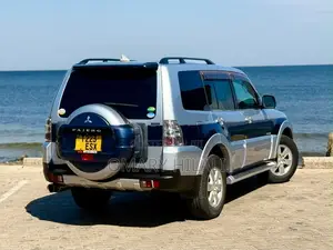 Mitsubishi Pajero 2006 Silver