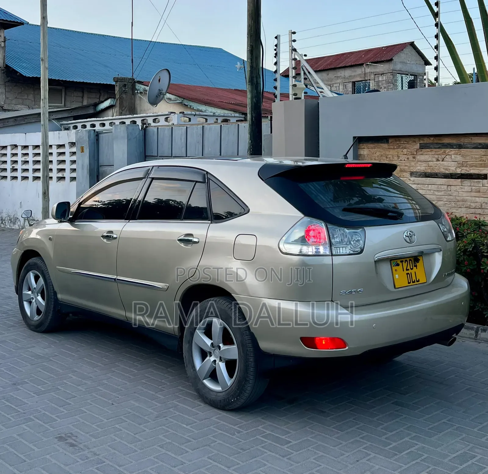 Toyota Harrier 2005 Gold