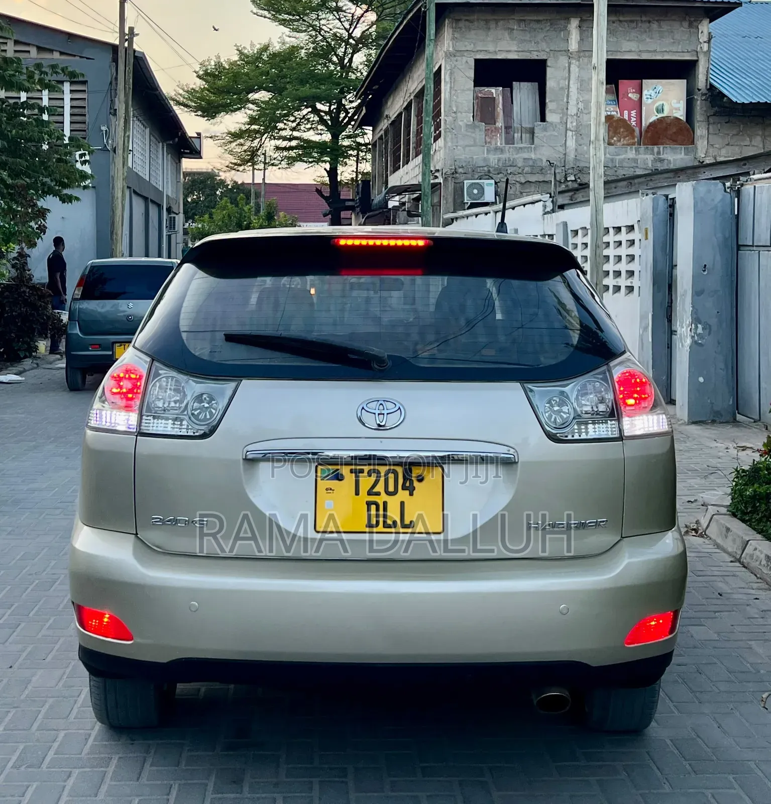 Toyota Harrier 2005 Gold