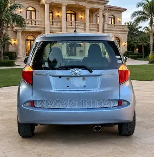 Toyota Ractis 2010 Blue