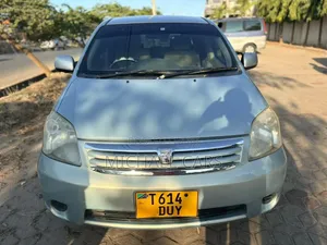 Toyota Raum 2005 Blue