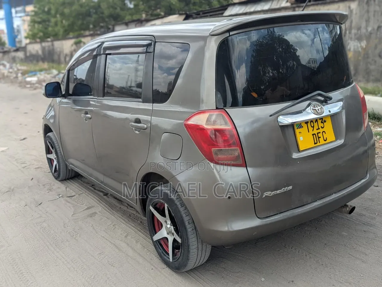 Toyota Ractis 2005 Gray