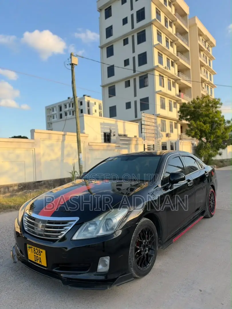 Toyota Crown 2010 Black