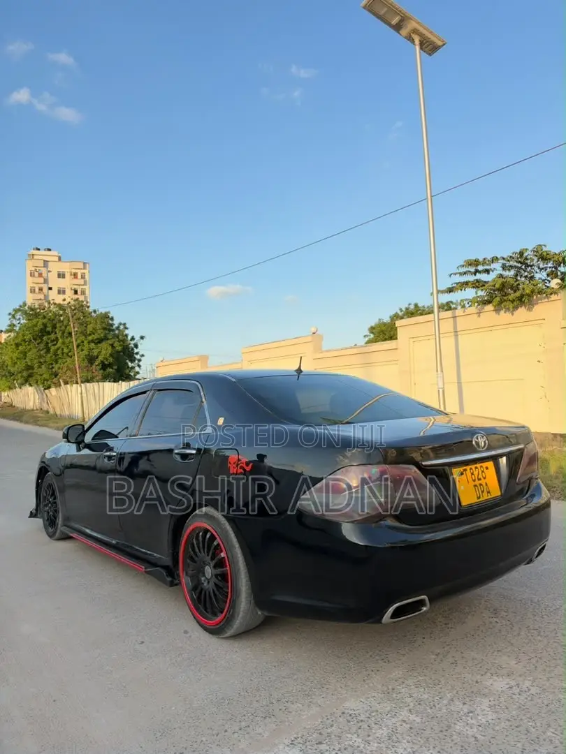 Toyota Crown 2010 Black