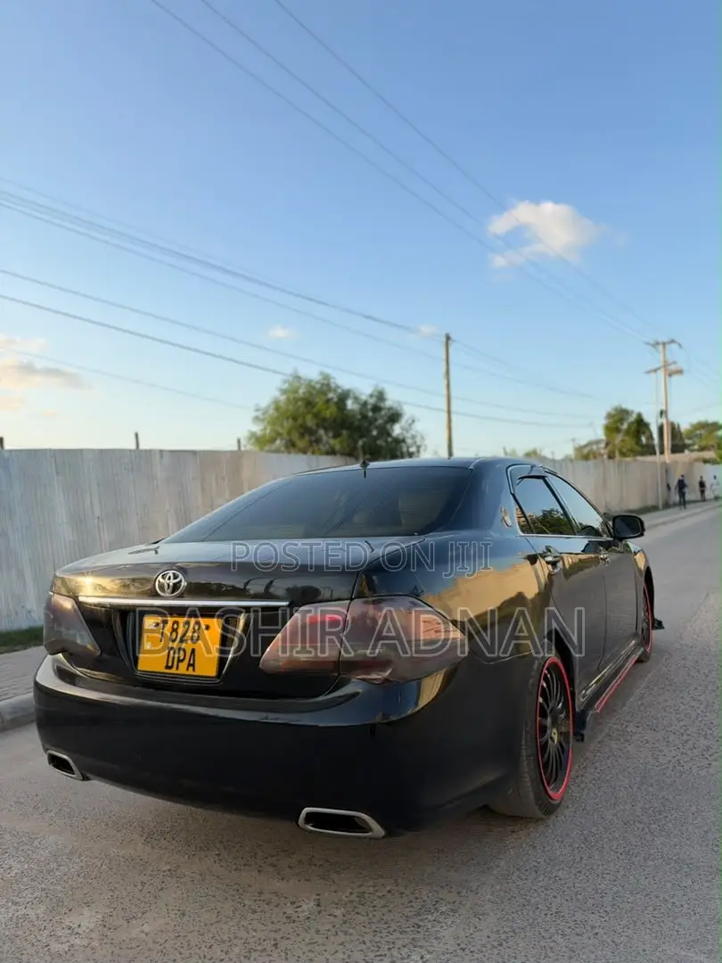Toyota Crown 2010 Black