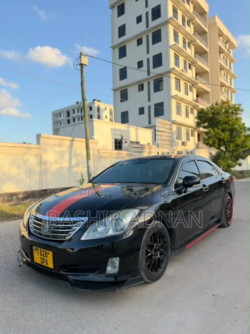 Toyota Crown 2010 Black