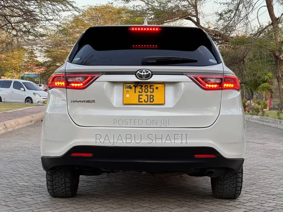 Toyota Harrier 2.0 2015 White