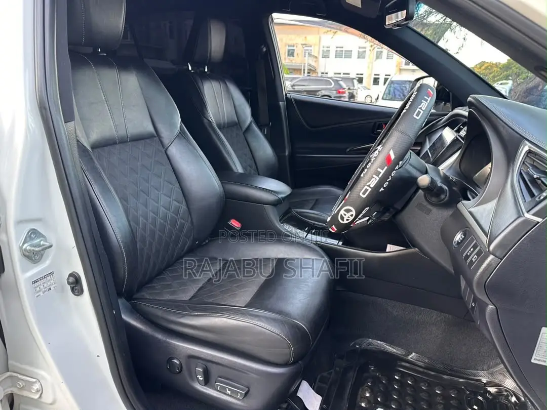 Toyota Harrier 2.0 2015 White