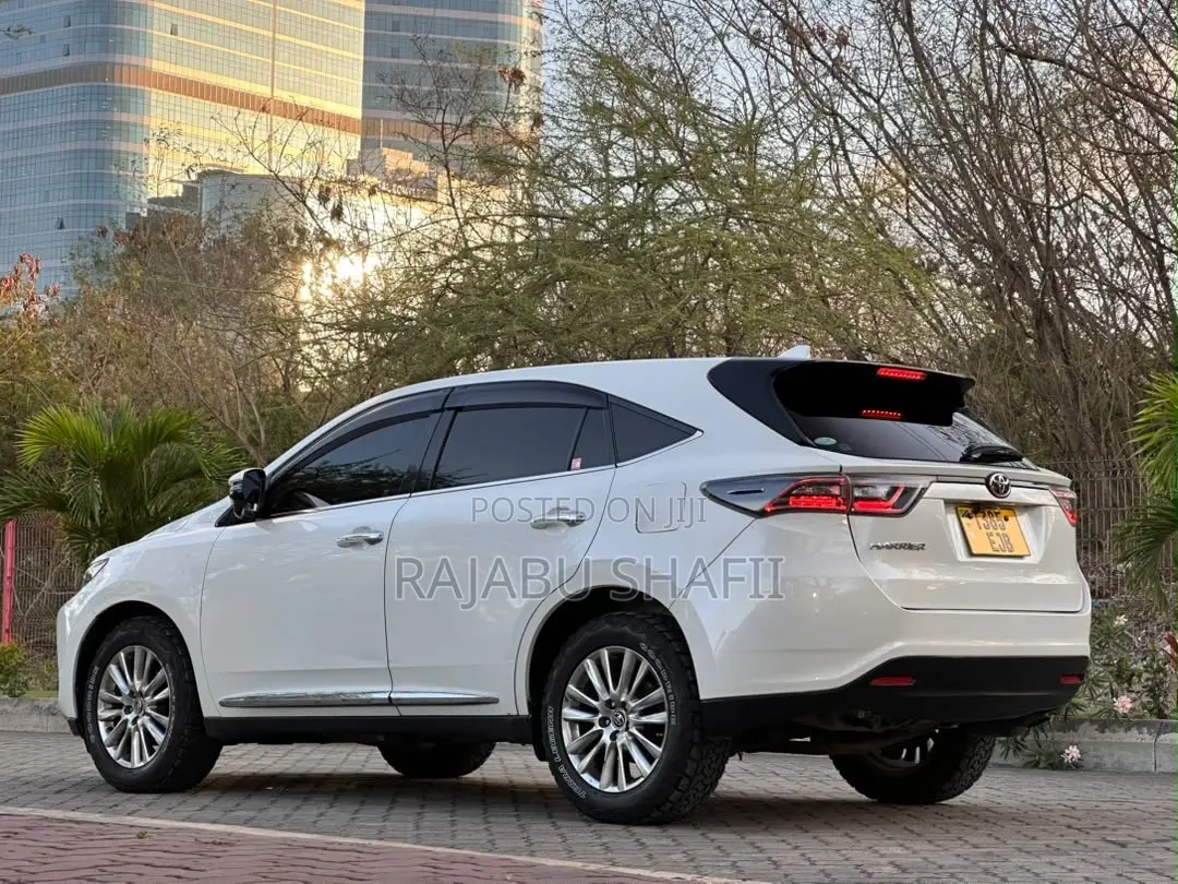 Toyota Harrier 2.0 2015 White