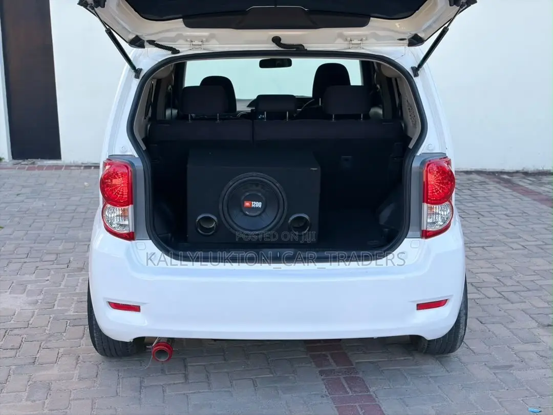 Toyota Corolla Rumion 2011 White