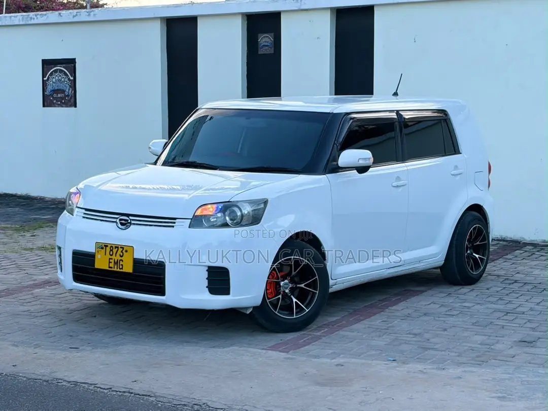 Toyota Corolla Rumion 2011 White