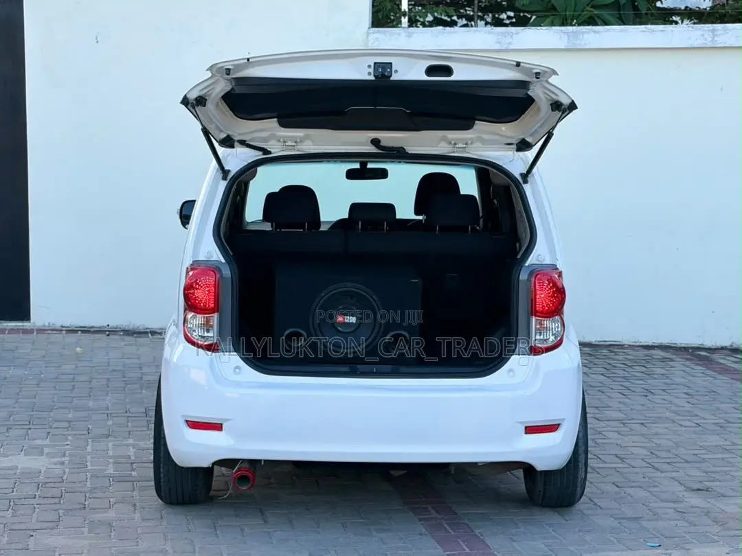 Toyota Corolla Rumion 2011 White
