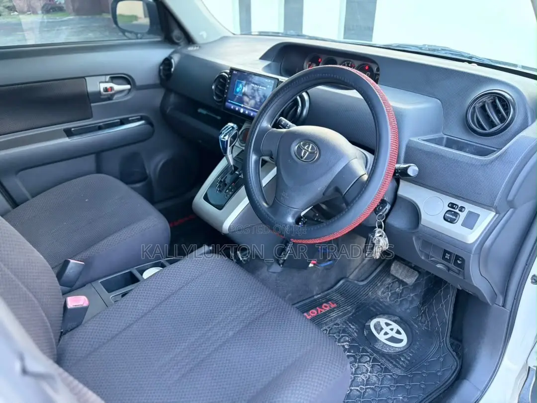 Toyota Corolla Rumion 2011 White