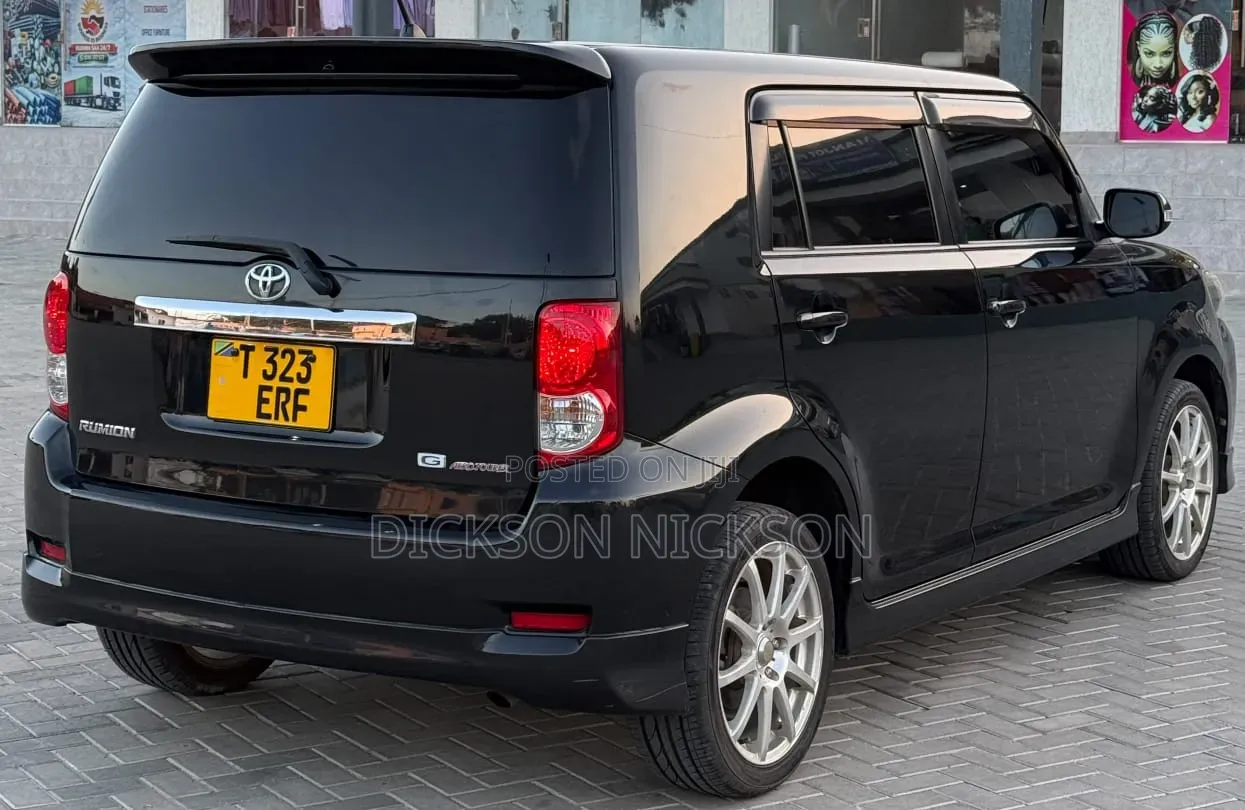 Toyota Rumion 1.5 FWD 2023 Black