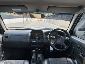 Nissan Hardbody 2019 White