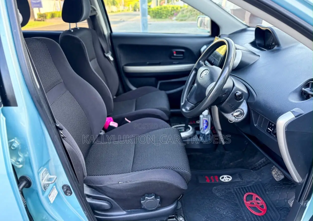 Toyota IST 2005 Blue