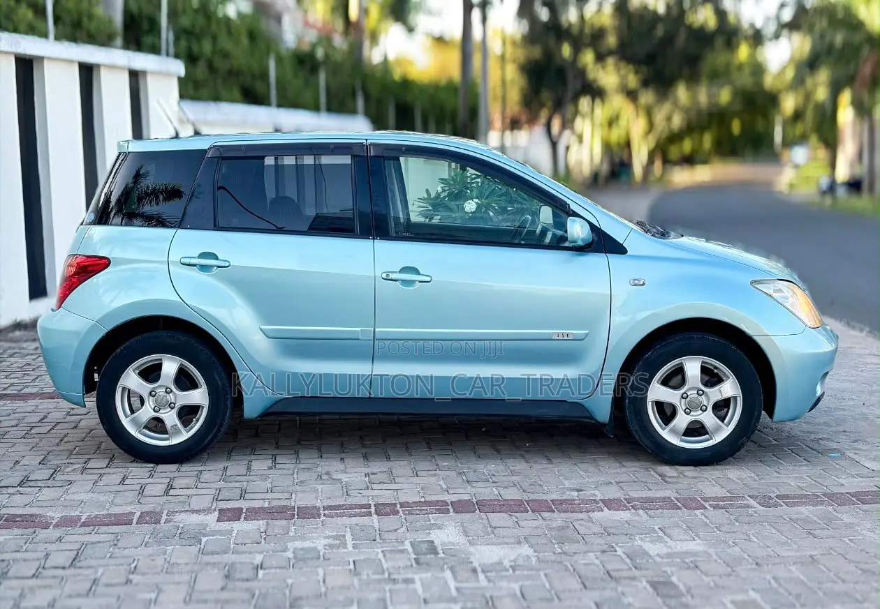 Toyota IST 2005 Blue