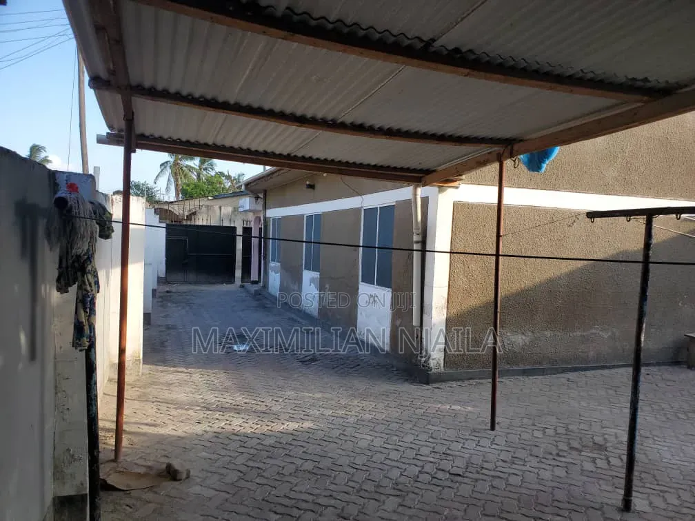 Furnished 5bdrm House in Mabibo Garage for sale
