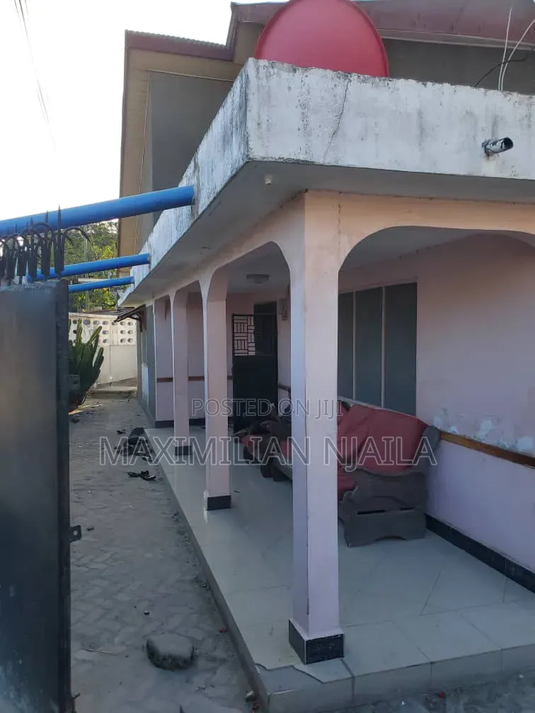Furnished 5bdrm House in Mabibo Garage for sale