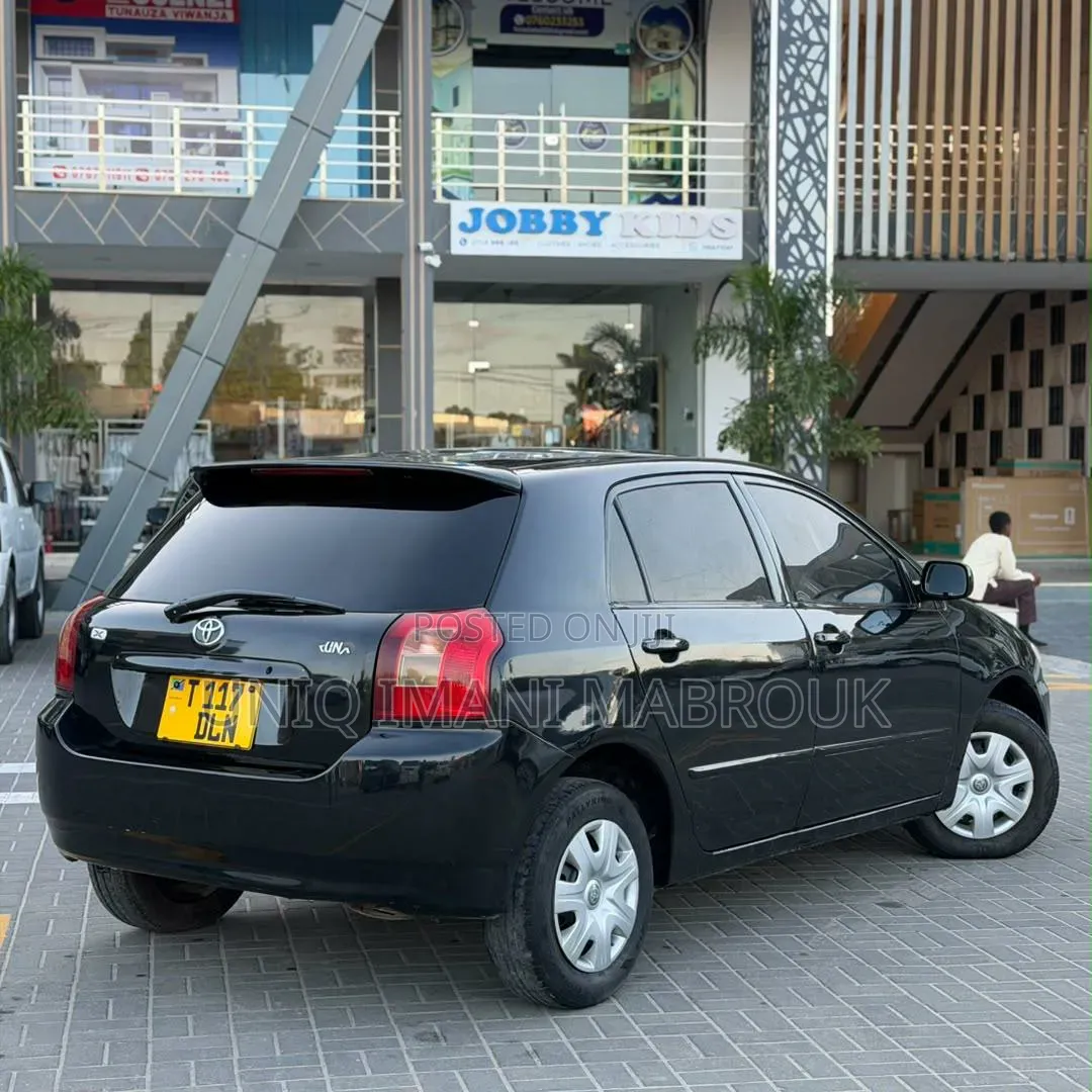 Toyota Corolla RunX 2002 Black