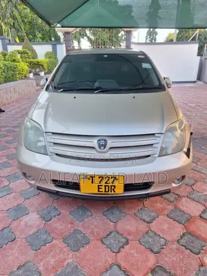 Toyota IST 2005 Brown